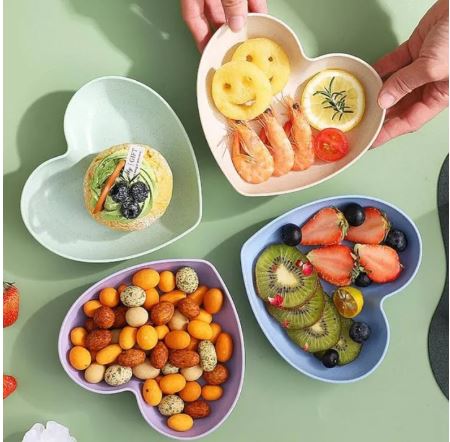 8 Pcs Multi-function Spit Bone Heart Shape Plate Set Dish Household Food Grade Plastic Spit Bone Dish Hearts Plate Set Dining Table Garbage Plates Small Plates Snakes Plate for Snacks