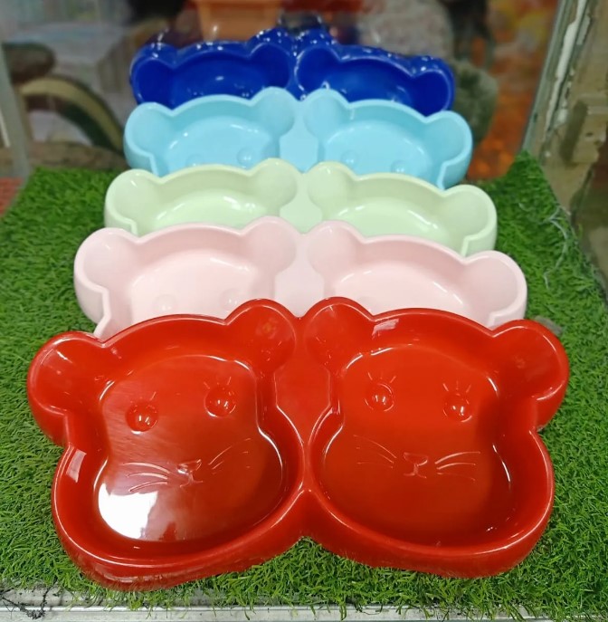 Cat Shaped Double Food Bowl Pet Plastic Food Bowl Foodie Puppies Non-Slip, Non-Toxic Pet Feeding Plastic Bear Face Shaped Double Bowl Food & Water Feeder 2-In-1 Bowl For Dogs, Puppies, Cats & Kittens - Multi Colour
