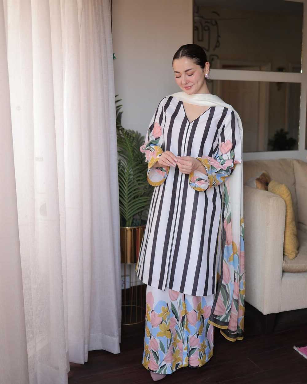 Hania Amir - Digital Printed 3 Piece Swiss Lawn With Voil Cambric Cotton  Dupatta (unstitch) 08