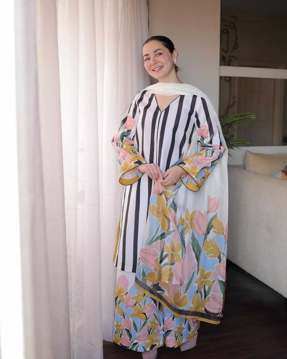 Hania Amir - Digital Printed 3 Piece Swiss Lawn With Voil Cambric Cotton  Dupatta (unstitch) 08