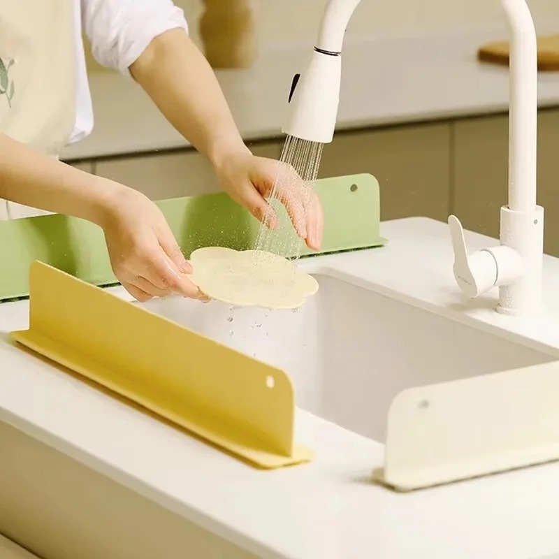 1pcs Silicone Kitchen Sink Water Splash Guard Washing Basin Anti-splash Stopper Waterproof Splatter Screen Bar Anti-water Board
