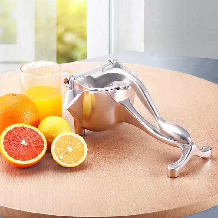 Strong Metal Hand Juicer – Small Size Manual Citrus Press for Daily Use