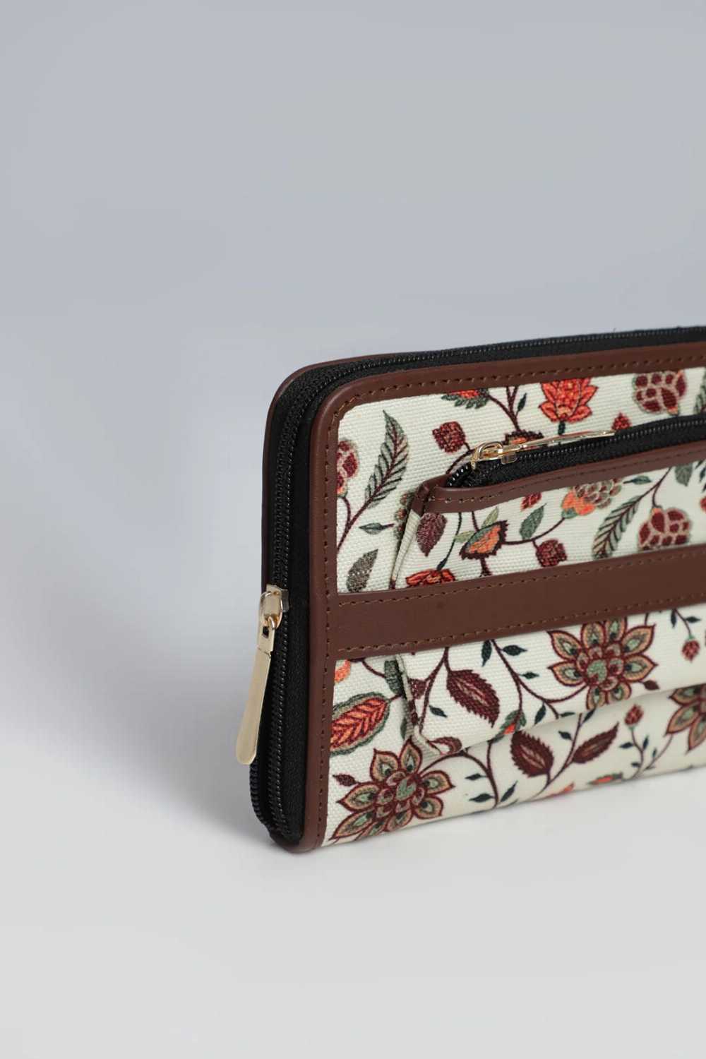 Wallet white